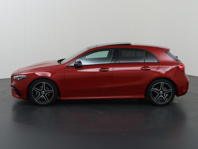 Mercedes-Benz A-KLASSE 180 Business Solution AMG | Night | Panoramadak | Multibeam | Widescreen | Achteruitrijcamera | Sfeerverlichting | Stoelverwarming |