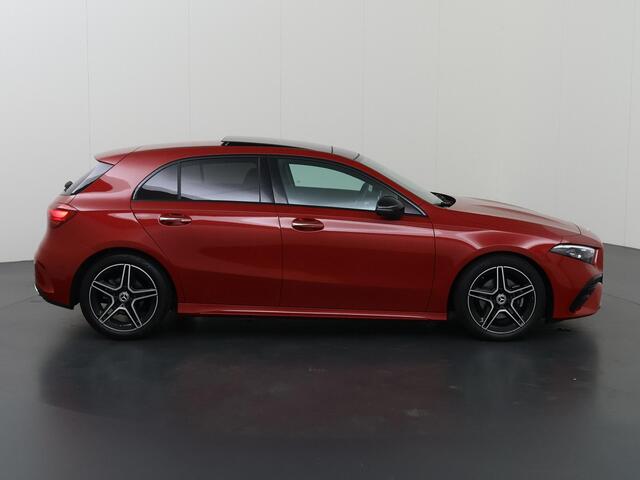 Mercedes-Benz A-KLASSE 180 Business Solution AMG | Night | Panoramadak | Multibeam | Widescreen | Achteruitrijcamera | Sfeerverlichting | Stoelverwarming |