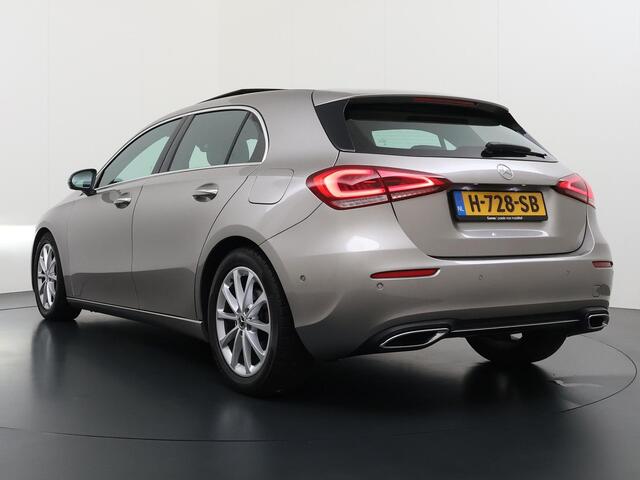 Mercedes-Benz A-KLASSE 180 Business Solution Luxury | Panoramadak| Memorypakket | Zwart leder | Sfeerverlichting