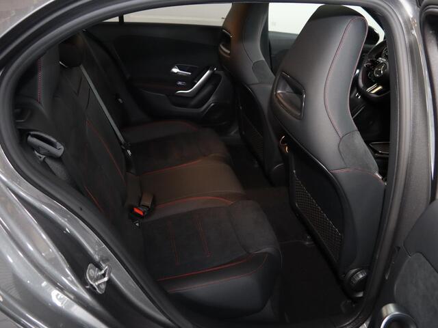 Mercedes-Benz A-KLASSE 250 e Business Solution AMG | Panoramaschuifdak | Stoelverwarming | Achteruitrijcamera | MULTIBEAM LED |