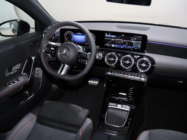 Mercedes-Benz A-KLASSE 250 e Business Solution AMG | Panoramaschuifdak | Stoelverwarming | Achteruitrijcamera | MULTIBEAM LED |