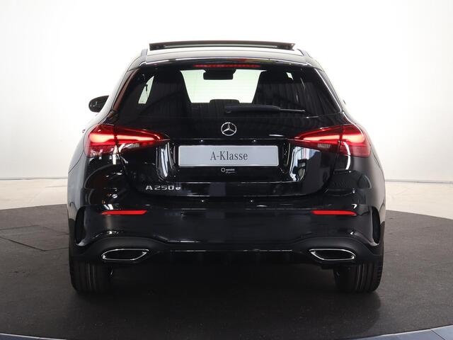 Mercedes-Benz A-KLASSE 250 e Business Solution AMG | Panoramaschuifdak | Stoelverwarming | Achteruitrijcamera | MULTIBEAM LED |