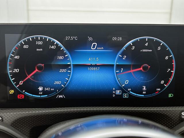 Mercedes-Benz A-KLASSE 180 Business Solution AMG Lichtmetalen velgen | Navigatie | MBUX wide screen | Parking support | Inclusief 24 maanden MB Certified garantie voor Europa.