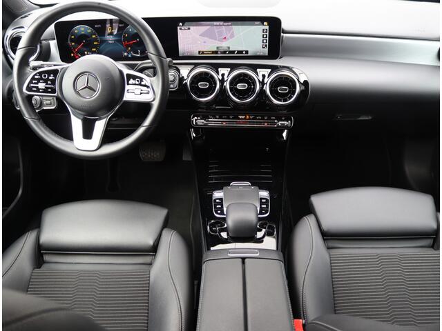 Mercedes-Benz A-KLASSE 220 Launch Edition | Widescreen | Camera | Org. NL