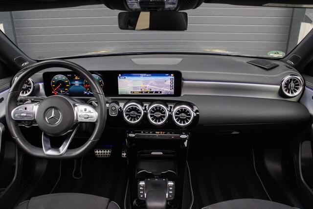 Mercedes-Benz A-KLASSE 180 Edition AMG Line Pano Camera Burmester Stoelverwarming LED