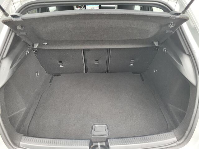 Mercedes-Benz A-KLASSE 180 Business Line | Automaat | Leder | Navigatie | Camera | Stoelverwarming
