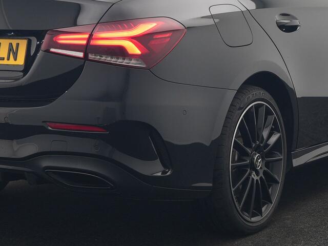 Mercedes-Benz A-KLASSE 250 e AMG Line PHEV 218pk | Panodak | Camera | Multibeam LED | Alcantara Sportstoelen Verwarmd | Apple Carplay | Sfeerverlichting | Blis | Cruise Control | Navigatie | Virtual | DAB | Plug In Hybrid |