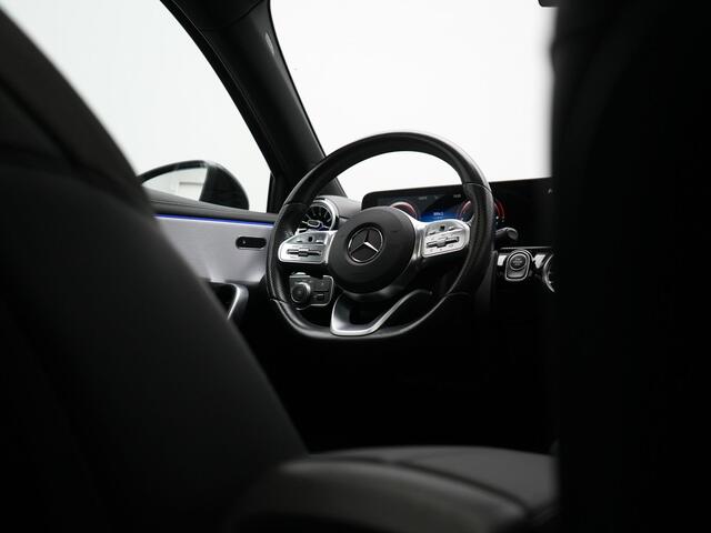 Mercedes-Benz A-KLASSE 250 e AMG Line PHEV 218pk | Panodak | Camera | Multibeam LED | Alcantara Sportstoelen Verwarmd | Apple Carplay | Sfeerverlichting | Blis | Cruise Control | Navigatie | Virtual | DAB | Plug In Hybrid |