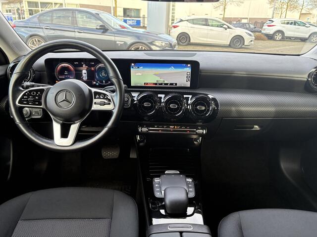 Mercedes-Benz A-KLASSE 180 Business Solution | Navigatie | Camera | Stoelverwarming | Cruise Control | Climate Control |