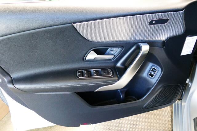 Mercedes-Benz A-KLASSE 250 e Carplay/Android, Navi, Clima, StoelVerw, Full Led, Haak 1600kg