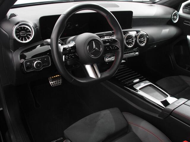 Mercedes-Benz A-KLASSE 200 Automaat AMG Line Navigatie Climate control Camera Parkeer sensoren Half Lederen Bekleding Led Cruise Control adaptive LM Velgen Dab Led