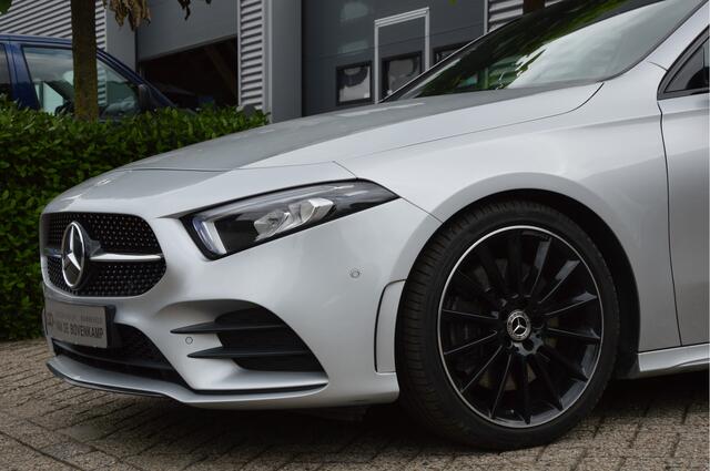 Mercedes-Benz A-KLASSE 250 AMG Line PANORAMADAK | SFEERVERLICHTING | NIGHT-PAKKET | KEYLESS | LED | CAMERA | ENZ