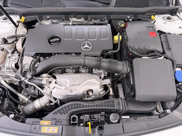Mercedes-Benz A-KLASSE 250 AMG line | Pano Memory Multibeam Distronic
