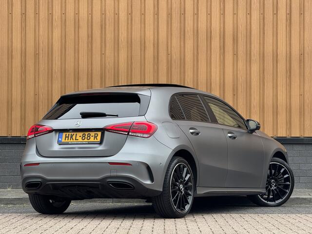 Mercedes-Benz A-KLASSE 250 e Premium Plus | Grafietgrijs Mango | Burmester | Panorama dak | Head-Up Display | 360° Camera | Multibeam Led | Sfeerverlichting | Trekhaak | Apple Carplay | Android Auto |