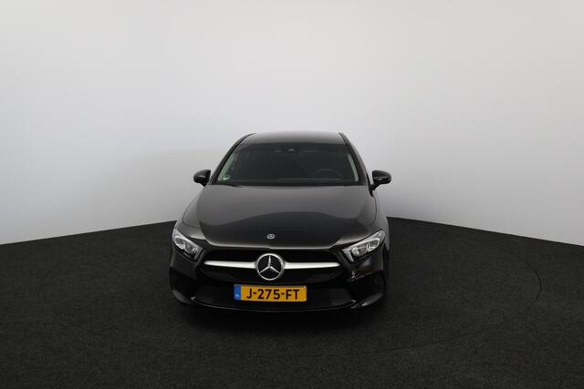 Mercedes-Benz A-KLASSE 180 Business Solution /AUTOMAAT! /LED Koplampen /Camera /DAB+! /Navi /Climat /Cruise /Elek. pakket /Bluetooth /Lane Assist /Regensensor /Extra getint glas /16"LMV /PDC V+A.