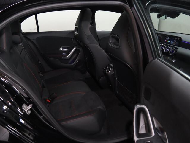 Mercedes-Benz A-KLASSE 250e Business Solution AMG | Panoramaschuifdak | Head-up display | Premium Plus | Stoelverwarming | 360° camera |