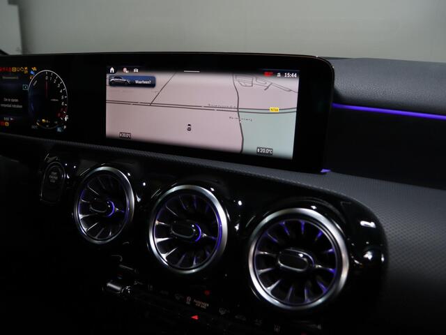 Mercedes-Benz A-KLASSE 250e Business Solution AMG | Panoramaschuifdak | Head-up display | Premium Plus | Stoelverwarming | 360° camera |