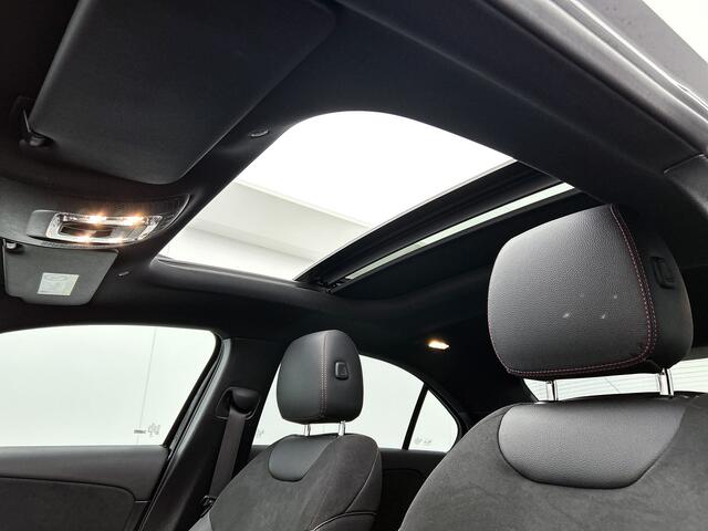 Mercedes-Benz A-KLASSE 250 e Business Solution AMG | Trekhaak | Nightpakket | parkeerpakket met achteruitrijcamera | Verwarmde stoelen vooraan | Inclusief 24 maanden Mercedes-Benz Certified garantie voor Europa.