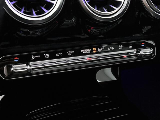 Mercedes-Benz A-KLASSE 250 e Business Solution AMG | Trekhaak | Nightpakket | parkeerpakket met achteruitrijcamera | Verwarmde stoelen vooraan | Inclusief 24 maanden Mercedes-Benz Certified garantie voor Europa.