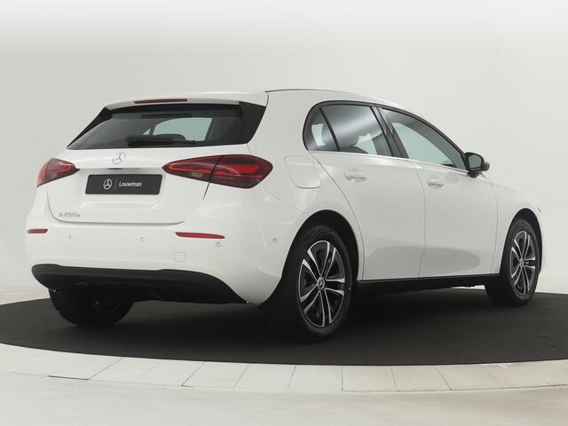 Mercedes-Benz A-KLASSE 250 e Star Edition LIMITED | Dodehoekassistent | Parkeerpakket met achteruitrijcamera | High-performance led-koplampen |