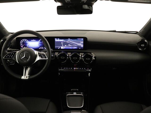 Mercedes-Benz A-KLASSE 250 e Star Edition LIMITED | Dodehoekassistent | Parkeerpakket met achteruitrijcamera | High-performance led-koplampen |