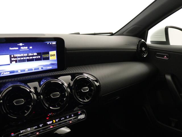 Mercedes-Benz A-KLASSE 250 e Star Edition LIMITED | Dodehoekassistent | Parkeerpakket met achteruitrijcamera | High-performance led-koplampen |