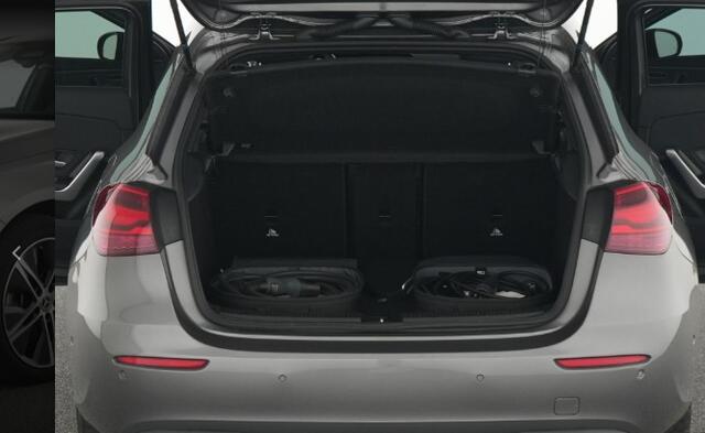 Mercedes-Benz A-KLASSE 250 e Luxury Plug-In Hybride Night Pakket | 18 Inch Velgen | Parkeerpakket met 360°-camera | Memory Voorstoelen | Distronic | Dodehoekassistent. Inclusief 24 maanden Mercedes-Benz Certified garantie voor Europa.