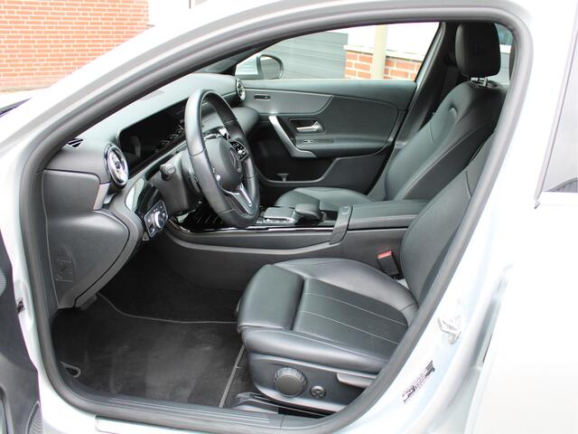 Mercedes-Benz A-KLASSE 200 Automaat 163PK Business Solution Luxury /NAVI/ACC/PDC/Camera/Leder/Lane assist/Stoelverwarming/Carplay/LED/NAP! 1e eig!