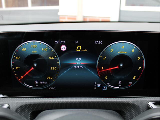 Mercedes-Benz A-KLASSE 200 Automaat 163PK Business Solution Luxury /NAVI/ACC/PDC/Camera/Leder/Lane assist/Stoelverwarming/Carplay/LED/NAP! 1e eig!