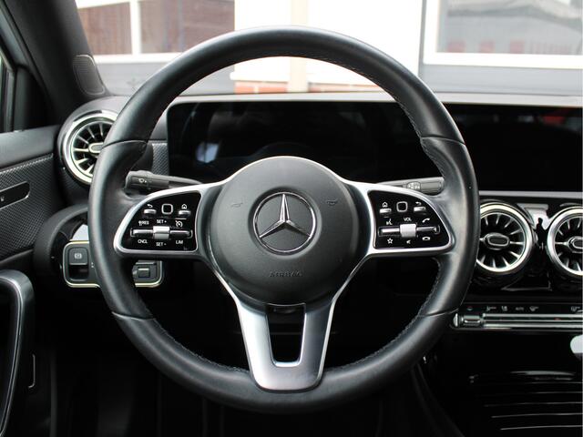 Mercedes-Benz A-KLASSE 200 Automaat 163PK Business Solution Luxury /NAVI/ACC/PDC/Camera/Leder/Lane assist/Stoelverwarming/Carplay/LED/NAP! 1e eig!