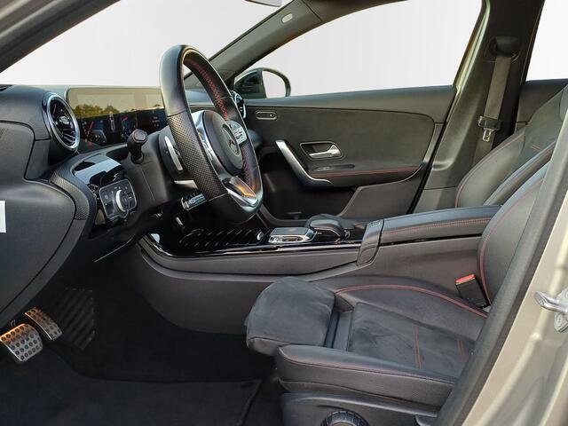 Mercedes-Benz A-KLASSE 180 AMG Night Upgrade / Panodak / NL auto / Top onderhoud