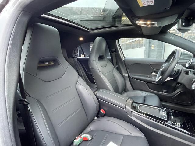Mercedes-Benz A-KLASSE 250 e Luxury Line | Panoramadak | Achteruitrijcamera | Stoelverwarming | Dodehoekassistent | Sfeerverlichting | Apple & Android Carplay