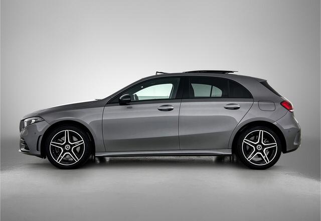 Mercedes-Benz A-KLASSE 250 e AMG Plug-In Hybride | AMG-Line interieur | AMG- Line Exterieur | Achteruitrijcamera | Panorama schuifkanteldak | Sfeerverlichting | Stoelverwarming | navigatie| 24 maanden Certified Mercedes-benz garantie