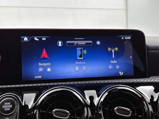 Mercedes-Benz A-KLASSE 180 Star Edition Led Koplampen | Parkeerpakket met achteruitrijcamera | Dodehoekassistent | Elektrisch inklapbare buitenspiegels. Inclusief 24 maanden Mercedes-Benz Certified garantie voor Europa.