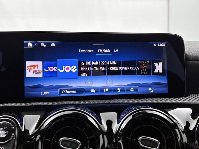 Mercedes-Benz A-KLASSE 180 Star Edition Led Koplampen | Parkeerpakket met achteruitrijcamera | Dodehoekassistent | Elektrisch inklapbare buitenspiegels. Inclusief 24 maanden Mercedes-Benz Certified garantie voor Europa.