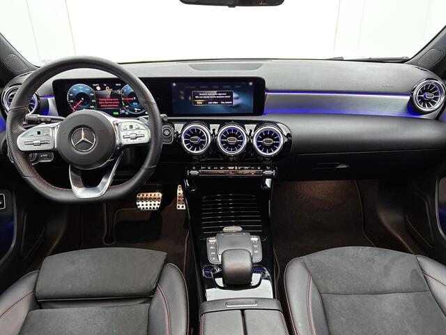 Mercedes-Benz A-KLASSE 250 e Business Solution AMG Limited Panoramadak | AMG Line | Night pakket | Stoelverwarming | Achteruitrij camera Inclusief 24 maanden Mercedes-Benz Certified garantie voor Europa.
