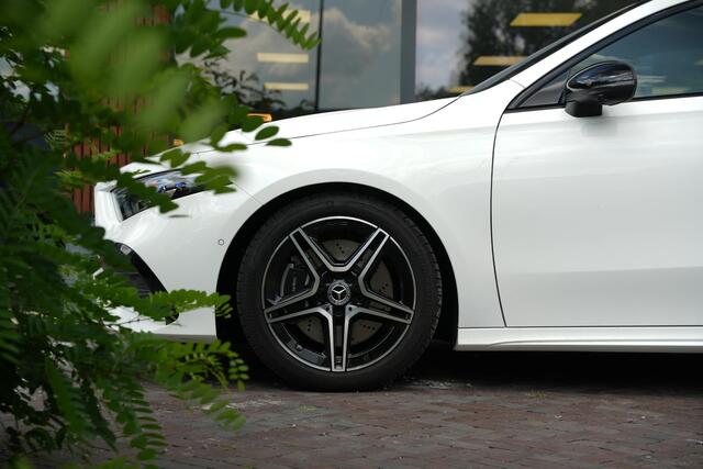 Mercedes-Benz A-KLASSE 250 4MATIC AMG Line Panoramadak Ambient Widescreen HeadUp AMG Pakket Keyless Memory Facelift
