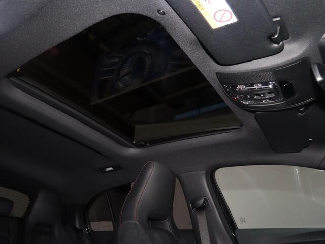 Mercedes-Benz A-KLASSE 180 Business Solution AMG | Panoramaschuifdak | Premium Plus | 19"AMG-velgen | Head-up display | Dodehoekassistent |