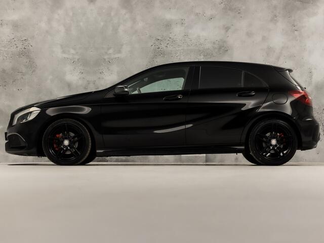 Mercedes-Benz A-KLASSE 180 AMG Night Edition Automaat (NAVIGATIE, LEDER/ALCANTARA, DIAMOND GRILL, STOELVERWARMING, GETINT GLAS, SPORTSTOELEN, CRUISE, LED KOPLAMPEN, NIEUWSTAAT)