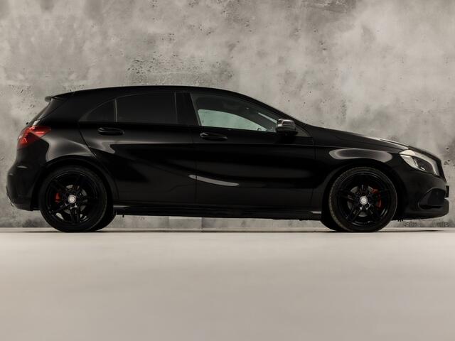 Mercedes-Benz A-KLASSE 180 AMG Night Edition Automaat (NAVIGATIE, LEDER/ALCANTARA, DIAMOND GRILL, STOELVERWARMING, GETINT GLAS, SPORTSTOELEN, CRUISE, LED KOPLAMPEN, NIEUWSTAAT)