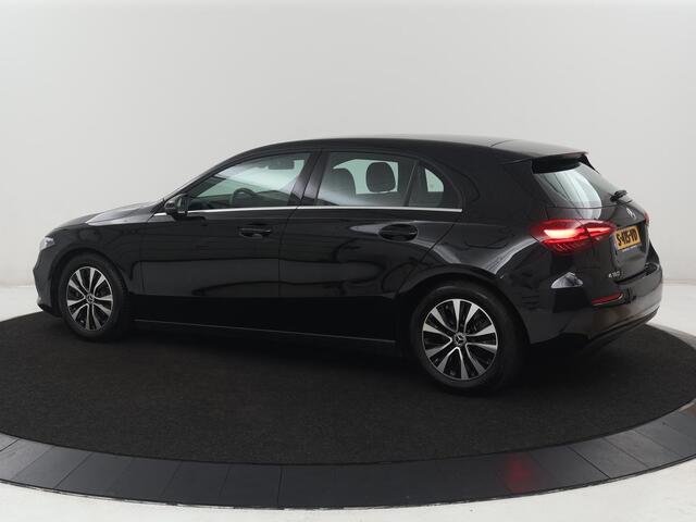 Mercedes-Benz A-KLASSE 180 Business Line | Half Leder | Stoelverwarming | Adaptive cruise | Camera | Park assist | Carplay | Climate control | Navigatie | DAB |