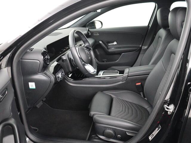 Mercedes-Benz A-KLASSE 180 Business Line | Half Leder | Stoelverwarming | Adaptive cruise | Camera | Park assist | Carplay | Climate control | Navigatie | DAB |