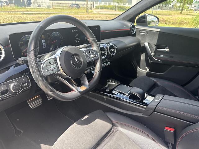 Mercedes-Benz A-KLASSE 200 Business Solution AMG Night Upgrade | MBUX Groot | Camera | Cruise |