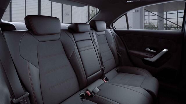 Mercedes-Benz A-KLASSE 200 Business Solution AMG | Panoramadak | Night pakket | Stoelverwarming | Apple carplay |