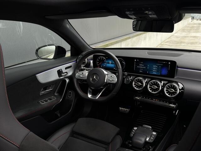 Mercedes-Benz A-KLASSE 250e 218PK AMG / Pano / Matrix / 2020 / Sfeer / *NAP* / Carbon