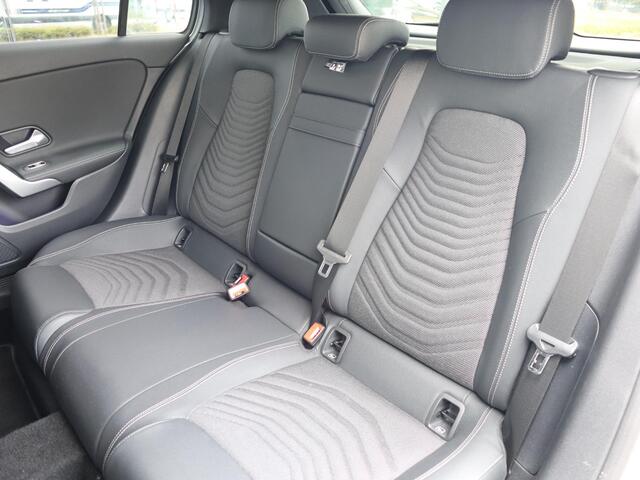 Mercedes-Benz A-KLASSE 250 e Business Line l Keyless l Achteruitrij camera l Stoelverwarming