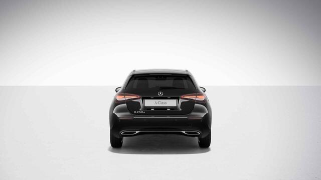 Mercedes-Benz A-KLASSE 250 e Business Line | Panoramadak | Getint glas | Thermotronic | Widescreen | Stoelverwarming |