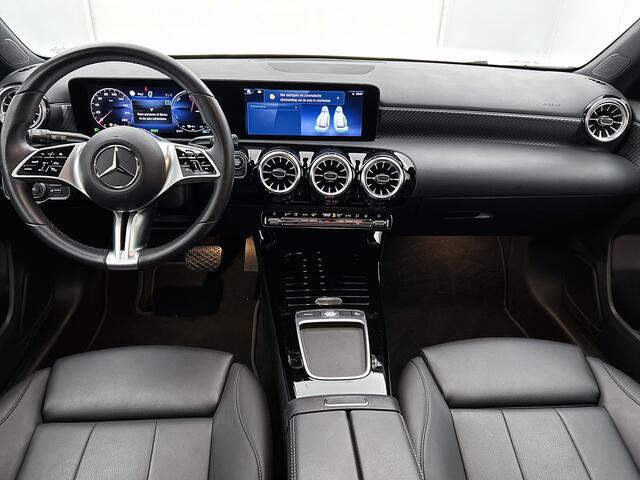 Mercedes-Benz A-KLASSE 250 e Night Plug-In Hybride Night Pakket | 18 Inch Velgen | Parkeerpakket met 360°-camera | Memory Voorstoelen | Distronic | Dodehoekassistent. Inclusief 24 maanden MB Certified garantie voor Europa.