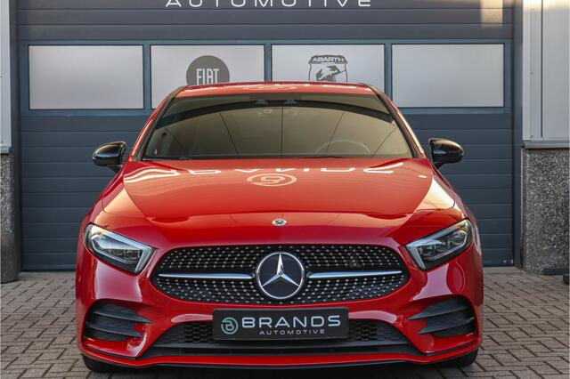 Mercedes-Benz A-KLASSE 180 Business Solution AMG Navi Carplay LED adaptief Camera