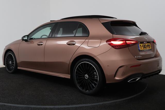 Mercedes-Benz A-KLASSE 250 e AMG Line (PANORAMADAK, STOELVERWARMING, SFEERVERLICHTING, PARKEERSENSOREN)
